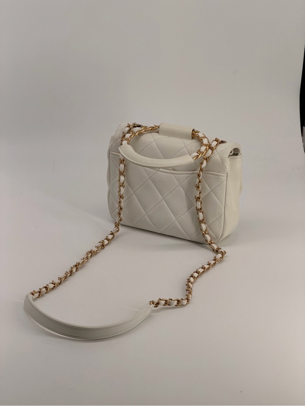 CHANEL MINI LAMBSKIN IN THE LOOP SHOULDER BAG WHITE - Picture 5 of 15